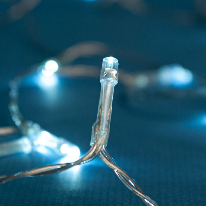 Коледни лампички, 20 LED крушки, студено бяло, прозрачен кабел, 2,2 м, работа с AA батерии