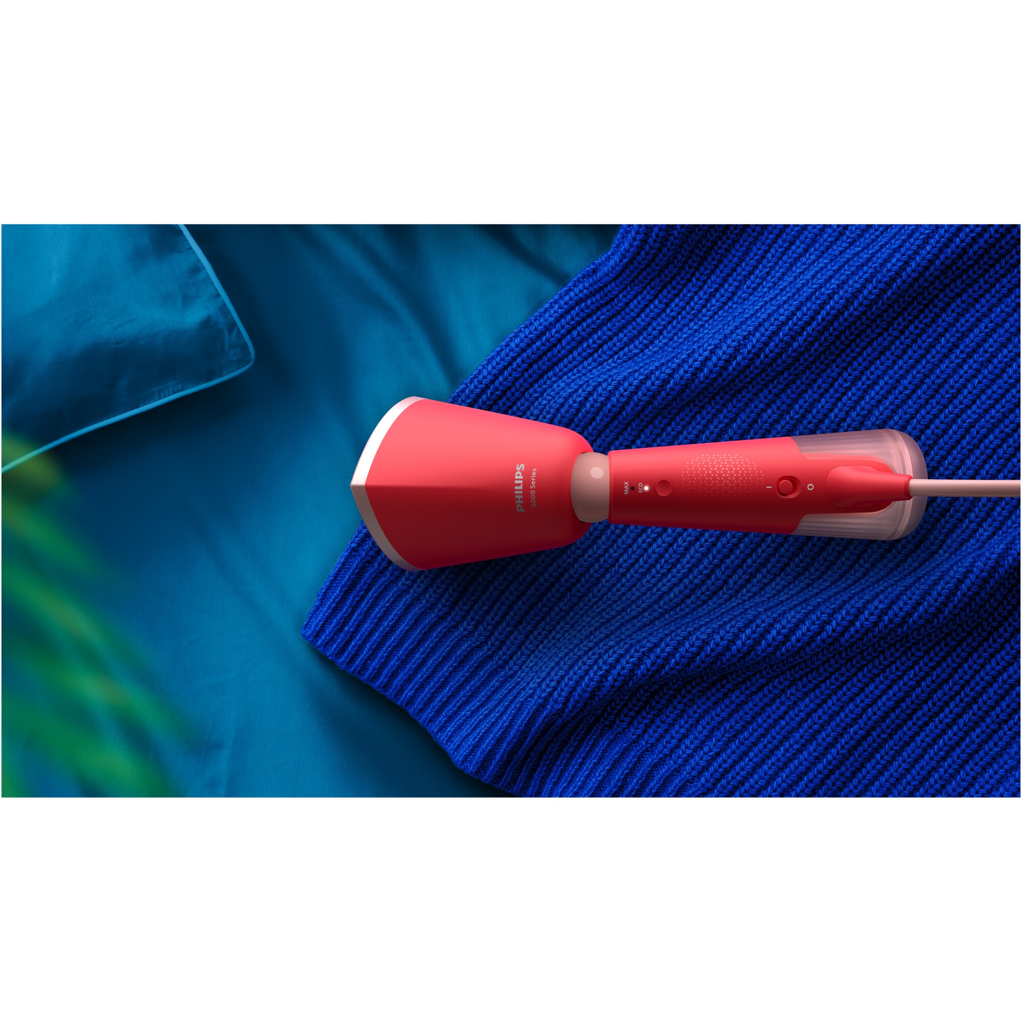 Aparat de calcat vertical portabil Philips STH5020/40 Seria 5000, 1300W, debit de abur 24 g/min, rezervor de apa 120 ml, talpa metalica, cap reglabil pentru calcare verticala si orizontala, saculet dezozitare/ manusa (2in1), culoare: corai