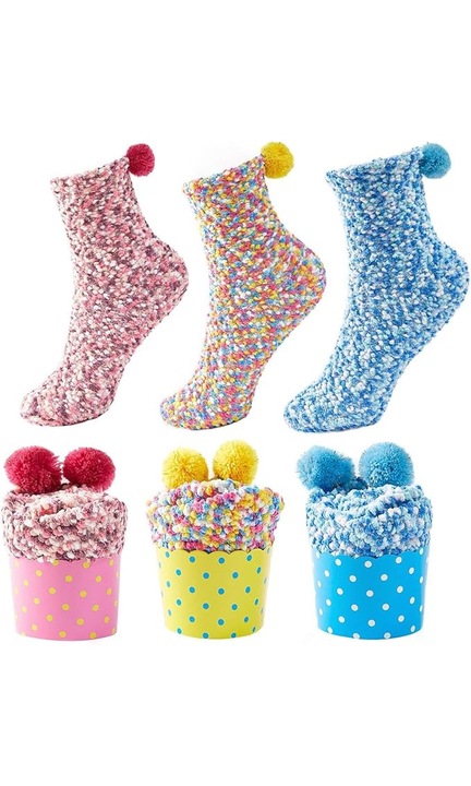 Set 3 Perechi Sosete dama, calduroase, moi, model briosa, cu ciucurei si ambalaj cadou marime 36-42, multicolor