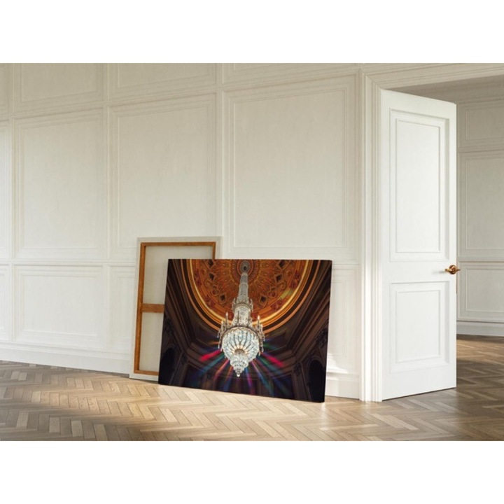 Tablou Canvas - Candelabru intr-un tavan cu lumini si decoratiuni [Chandelier In A Ceiling With Lights And Decorations] - 60x40 cm