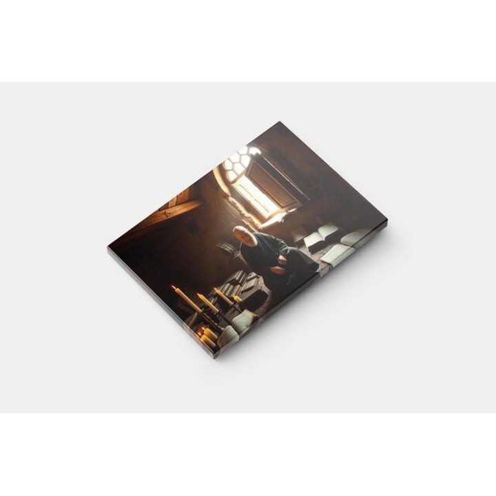 Картина на платно - Монах чете книги в стая - 50x70 см