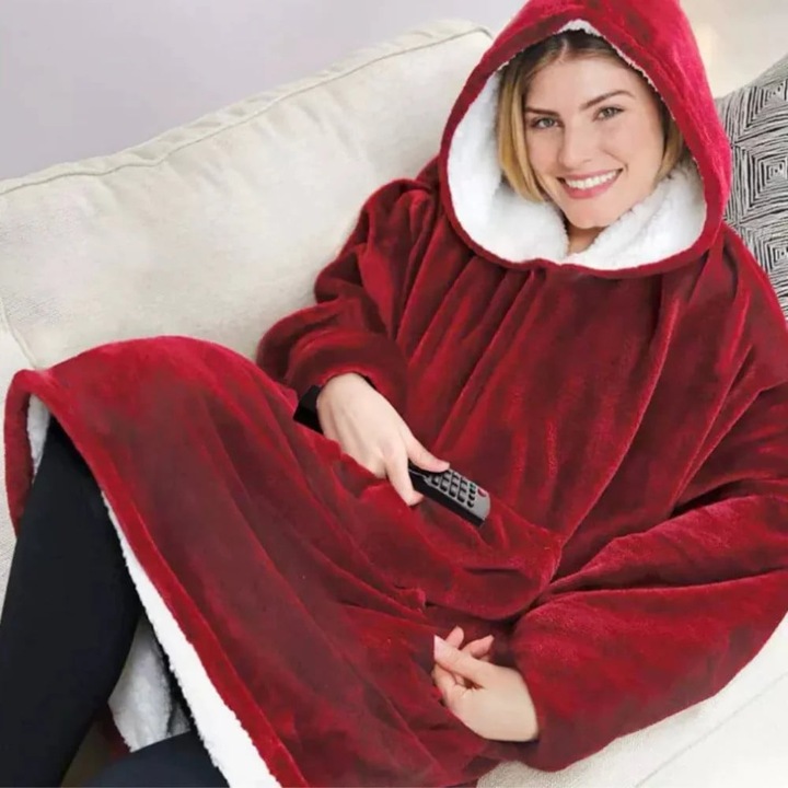 Одеяло с ръкави тип дълъг суичър универсален размер от полар подплатено с косъм с джобове маншети и качулка червено