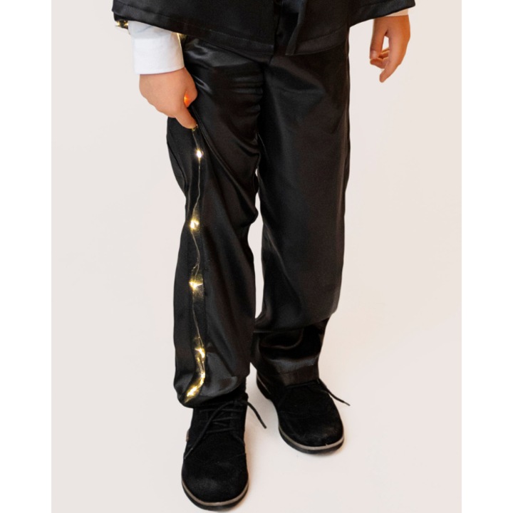 Fekete nadrág fényekkel, Tücskök, Szentjánosbogarak, Darázs, Carabus, Gyereknap