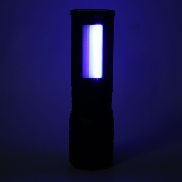 Szuperfényes, vízálló, USB-n keresztül tölthető, zoomolható LED kültéri lámpa kempingezéshez, piknikezéshez, hegymászáshoz, fekete