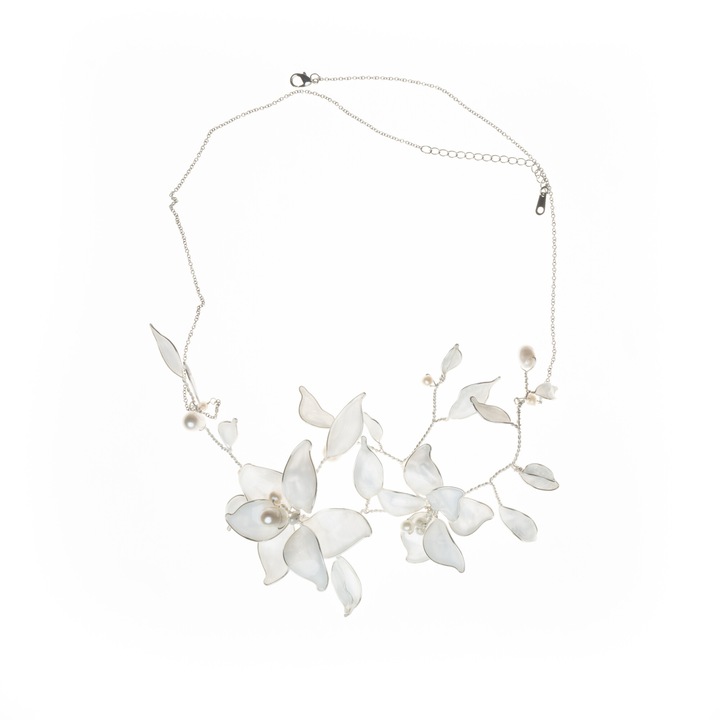 Colier dama, Aviel, Alb