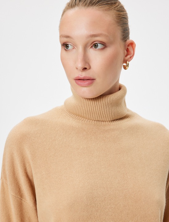 KOTON, Pulover lejer tricotat fin cu guler inalt, Maro camel, L