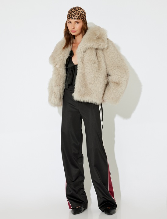 KOTON, Haina din blana sintetica cu buzunare laterale, Bej