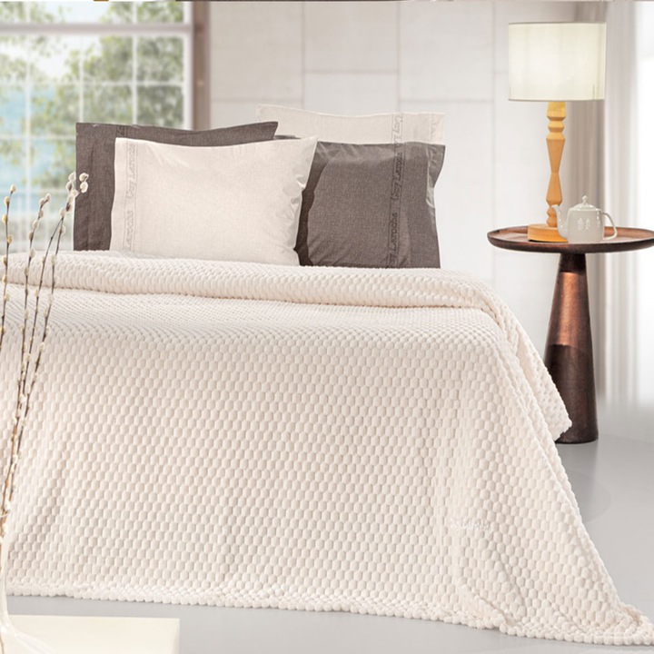 Set cuvertura Guy Laroche, 2 piese, 100% microfiber, crem, 160x220cm si 43x43cm