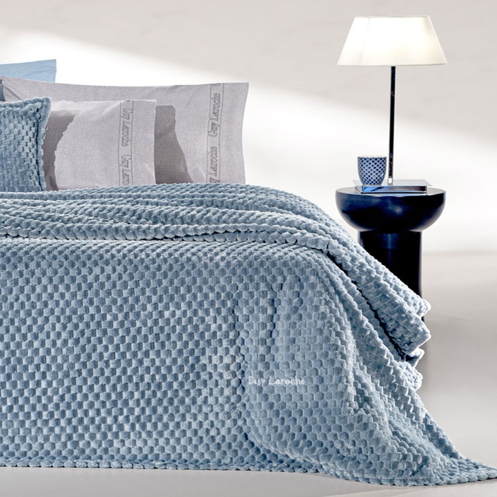 Set patura fleece 160 x 220 cm, Guy Laroche, cu perna decorativa 43 x 43 cm, albastru