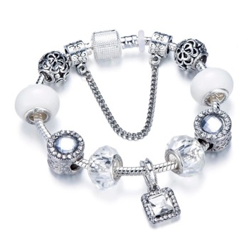 Bratara Charmuri medalion patrat Diamant, din Aliaj, Argintiu (Ambalaj Cutie Cadou) Bratara Charmuri medalion patrat Diamant, din Aliaj, Argintiu (Ambalaj Cutie Cadou)