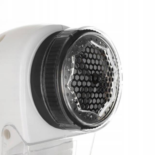 Aspirator de curatare a scamelor, 3 lame de taiere protectie impotriva deteriorarii tesaturii putere: 5W sursa de alimentare 230V cablu: 135cm dimensiuni container: 12x15x5, 5cm greutate: 0, 225kg greutate ambalaj: 0, 281kg