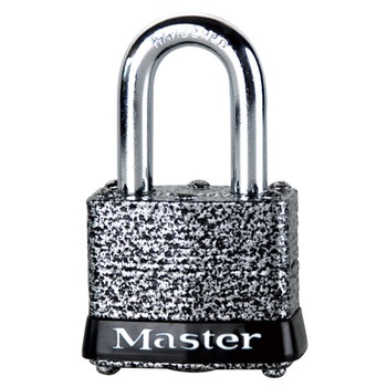 Lacat din placute de otel laminat Master Lock, Belciug otel calit, sistem de blocare dublu Lacat din placute de otel laminat Master Lock, Belciug otel calit, sistem de blocare dublu