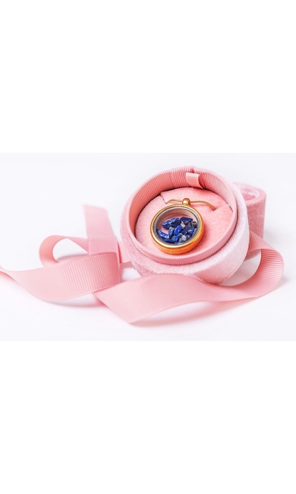 Colier de culoare aurie, pentant cu lapis lazuli, cutie bijuterie ambalaj, Mrs. Smart, auriu