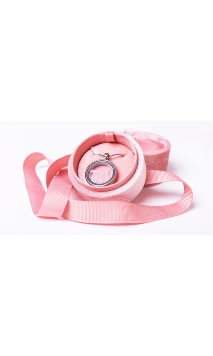 Colier de culoare argintiu, pentant cu cuart roz, cutie bijuterie ambalaj, Mrs. Smart, argintiu