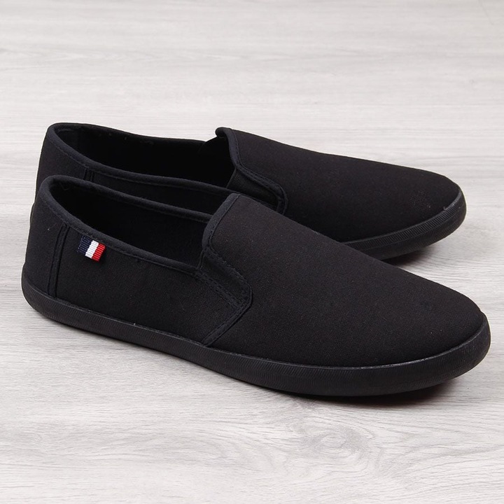 Cipo, gyapju, termeszetes anyag, konnyu es kenyelmes, tomor talpú, fekete, Fekete