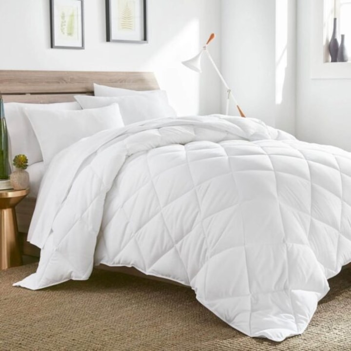 Steppelt paplan garnitúra 2 személyes 200x220 cm és 2 párna 50x70 cm, NufJoy, töltelék 250 g/m2 antiallergén szilikon pehely, mikroszálas huzat, közepes hőfok, Fehér