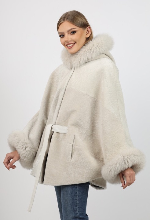 Poncho de Dama din Miel Australian si Gluga din Vulpe Argintie, Geronimo, Model Butterfly Crem, Marime universala