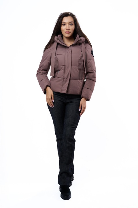 Geaca dama 601, Maro