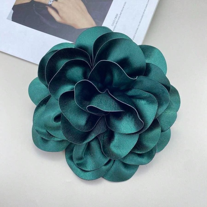 Brosa tip floare supradimensionata, verde inchis, Malaki C22