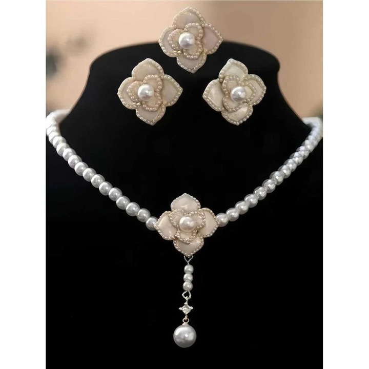 Set colier, cercei si inel reglabil, cu perle si flori, Karina C19 OUT