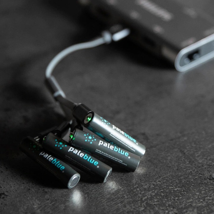 Set de 4 baterii Pale Blue reincarcabile Li-Ion AAA 1.5V, 750mAh, 1.125Wh, micro-USB si cablu de incarcare