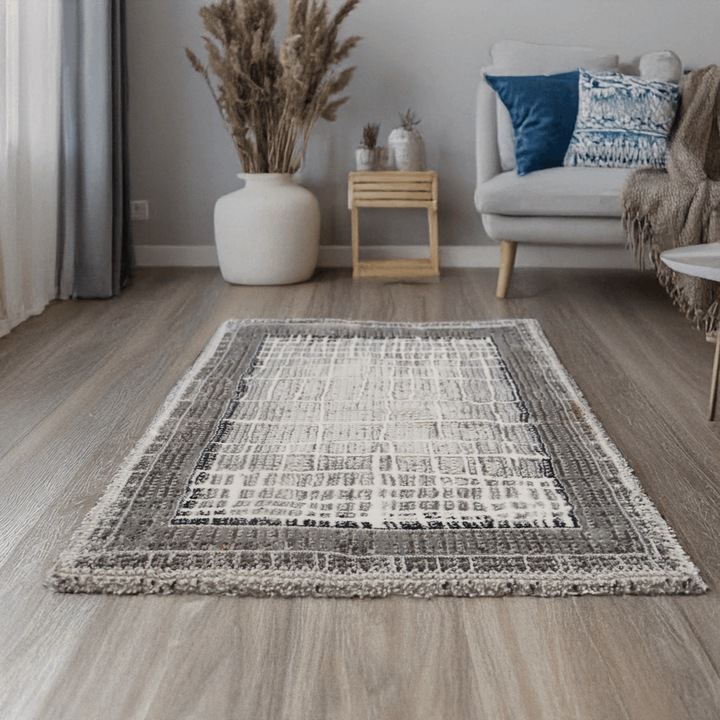 Килим Silverveil, Всекидневна/Спалня, Бяло, Сиво и Кремаво, Подово отопление, Къса нишка 11 mm, Размери 125×200 cm, 2200 g/m², BravaCasa