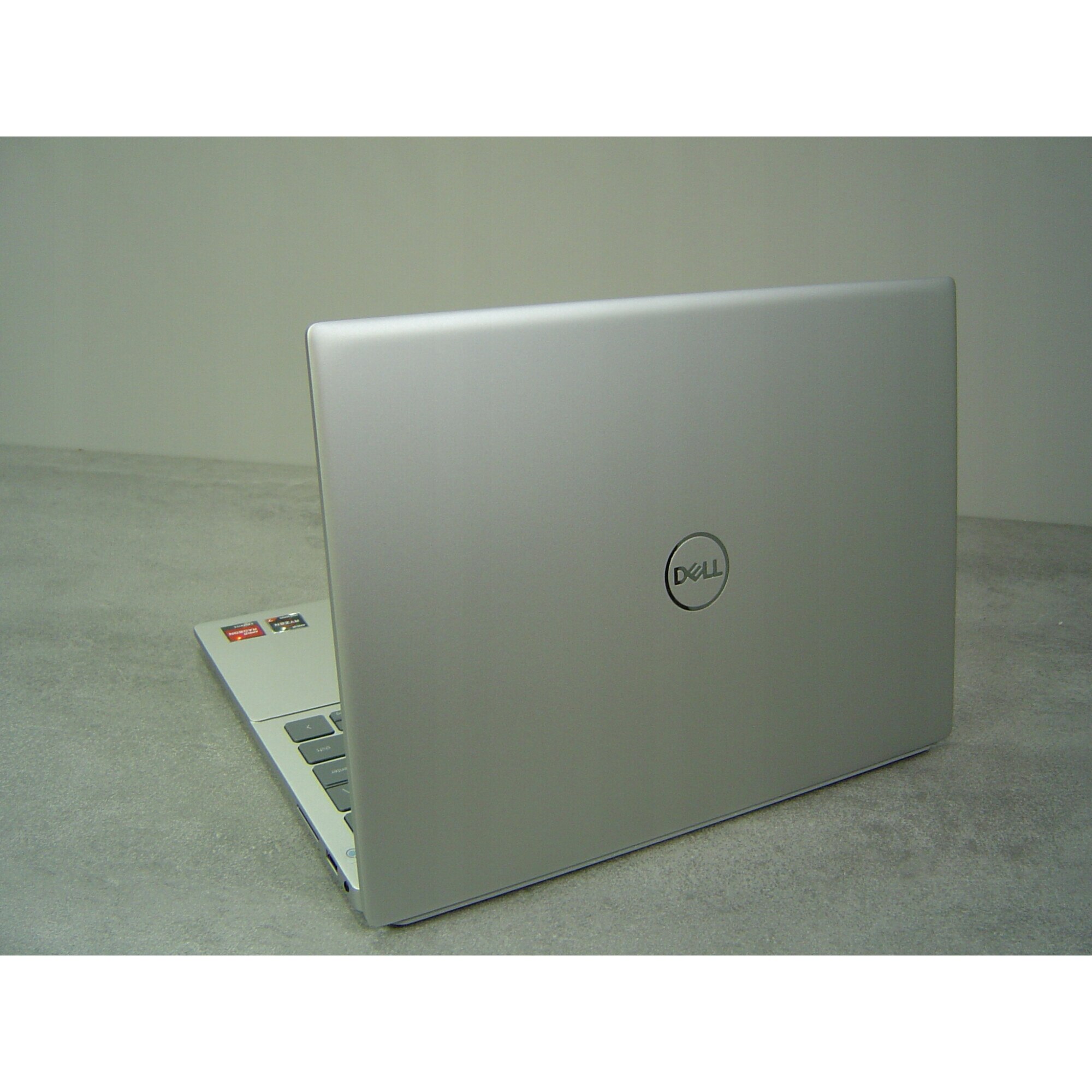 Laptop Dell Inspiron 14, AMD Ryzen 7 5825U, 32GB RAM, 512GB SSD