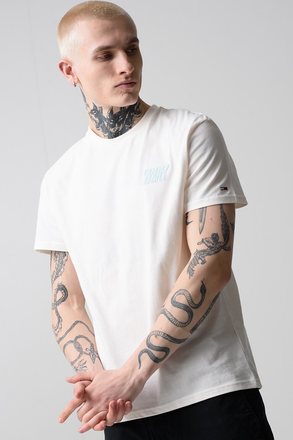 Tommy Jeans, Tricou cu decolteu la baza gatului si imprimeu logo, Alb fildes, Albastru glaciar, XL