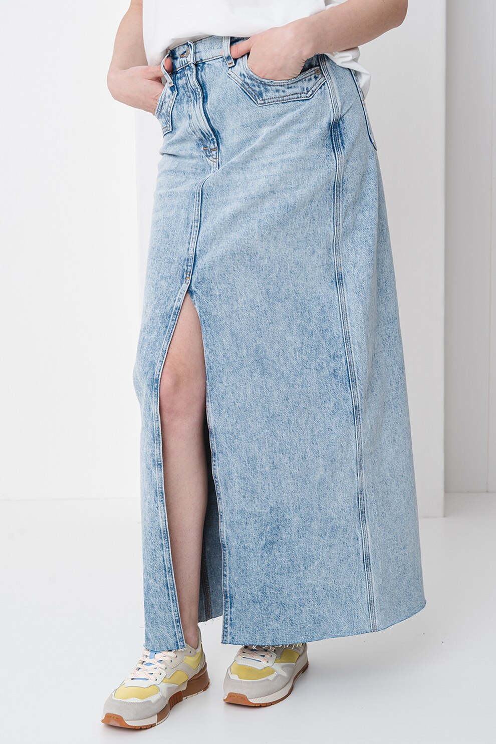 Tommy Jeans, Fusta maxi din denim cu slit frontal, Albastru glaciar, 26