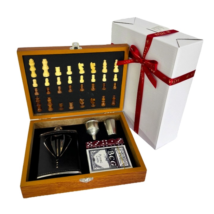 Комплект VLV, дървена кутия с фигури за шах, зарове, карти за игра, колба, фуния и чаша, Черен, Velve