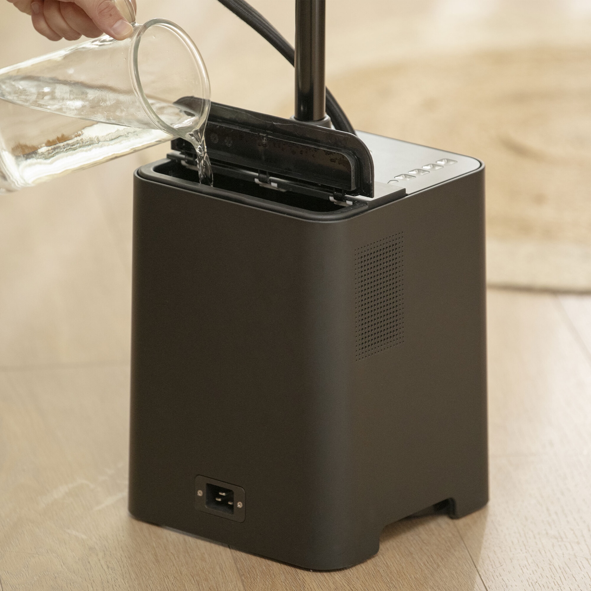 Aparat de calcat vertical 2900W 2.5 litri STEAMCUBE L.23.2 l.36 H.48.7 negru