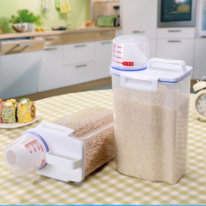 Hordozható élelmiszer-tároló doboz 2 kg, átlátszó, mérőpohárral, rizs, liszt, diófélék, bab, snackek számára