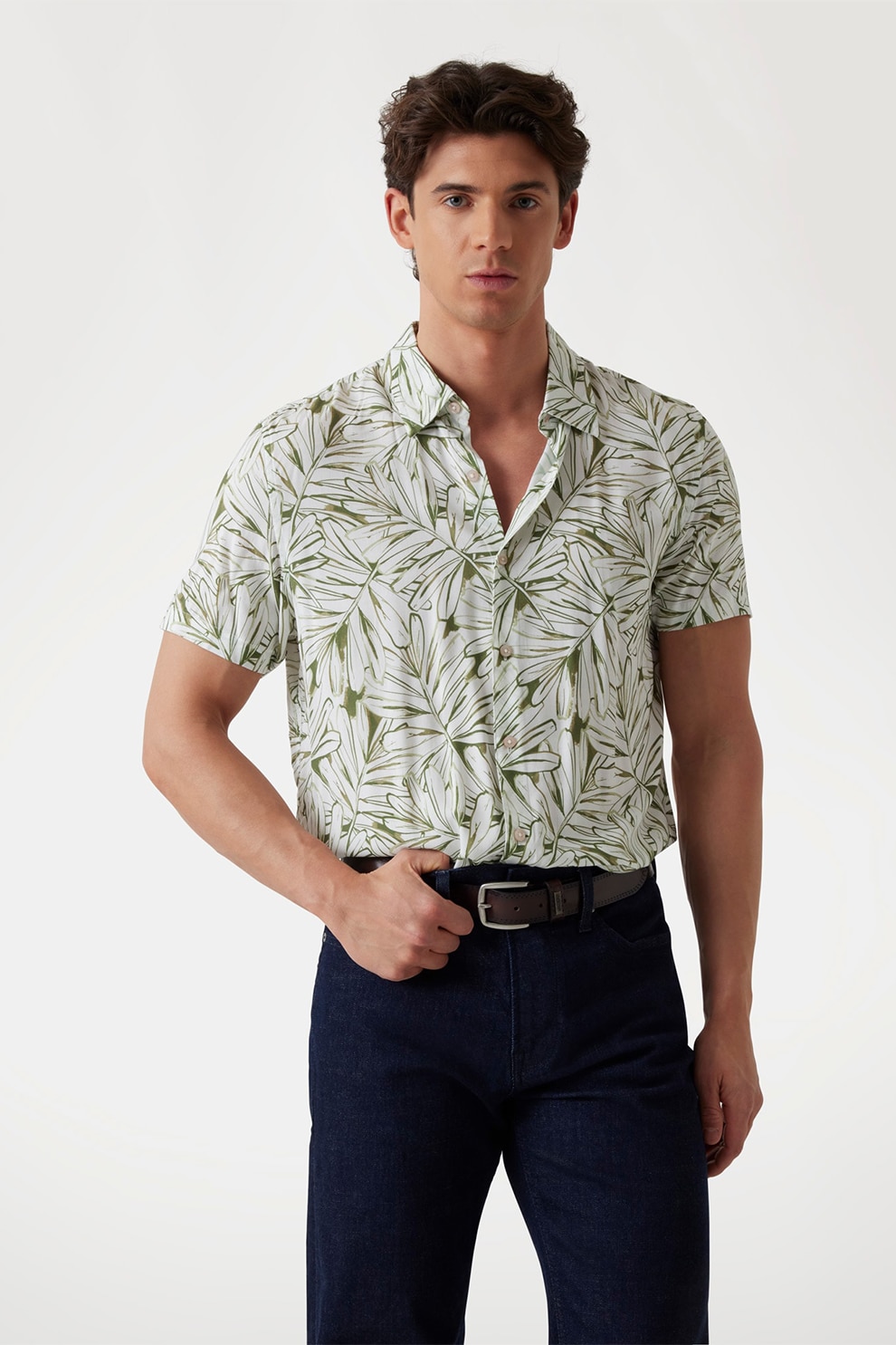 GUESS, Camasa cu model floral si maneci scurte, Alb, Verde masliniu, XL