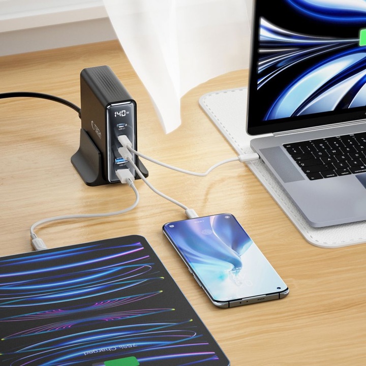 Мрежово зарядно TECH-PROTECT Desktop GaN, 2x USB и 3x USB-C, PD 140W, Quick Charge 3.0, Черно