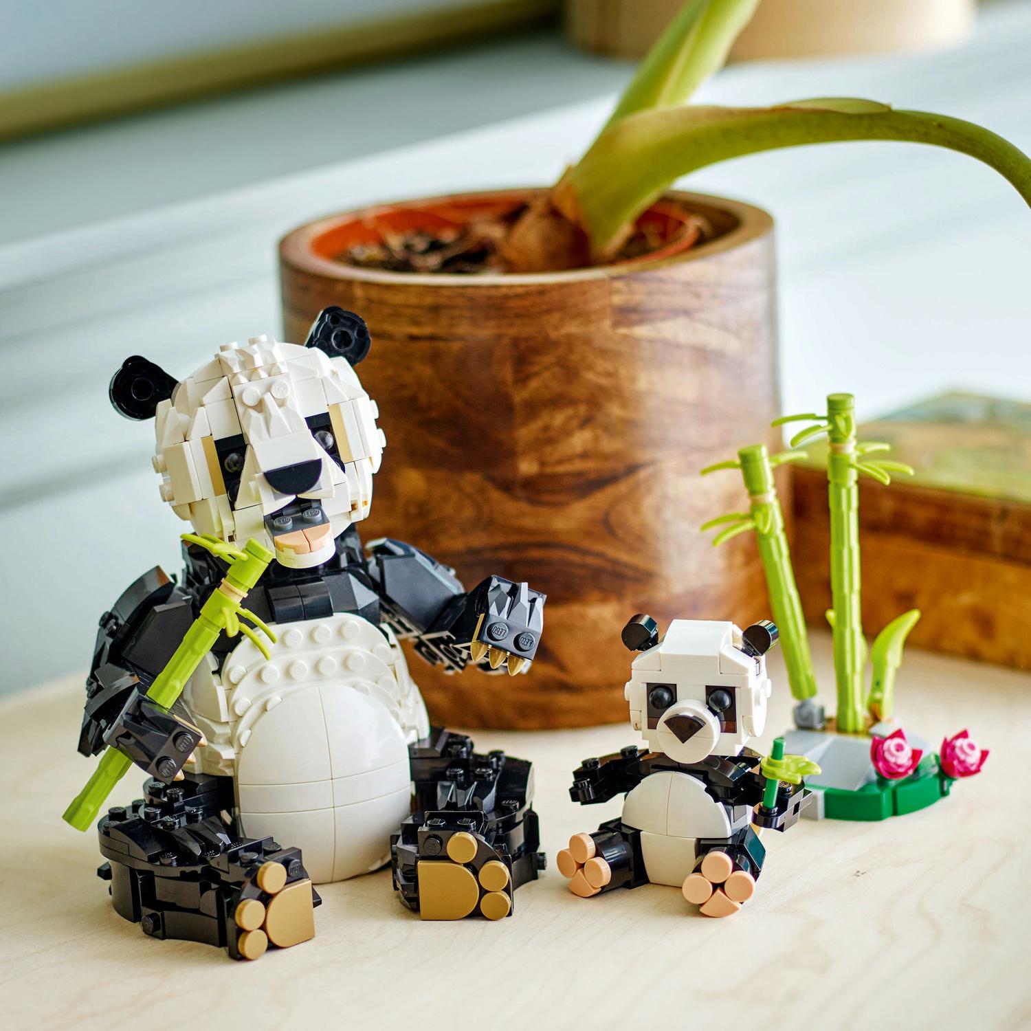 LEGO® Creator 3 в 1 - Wild Animals: Panda Family 31165, 626 части