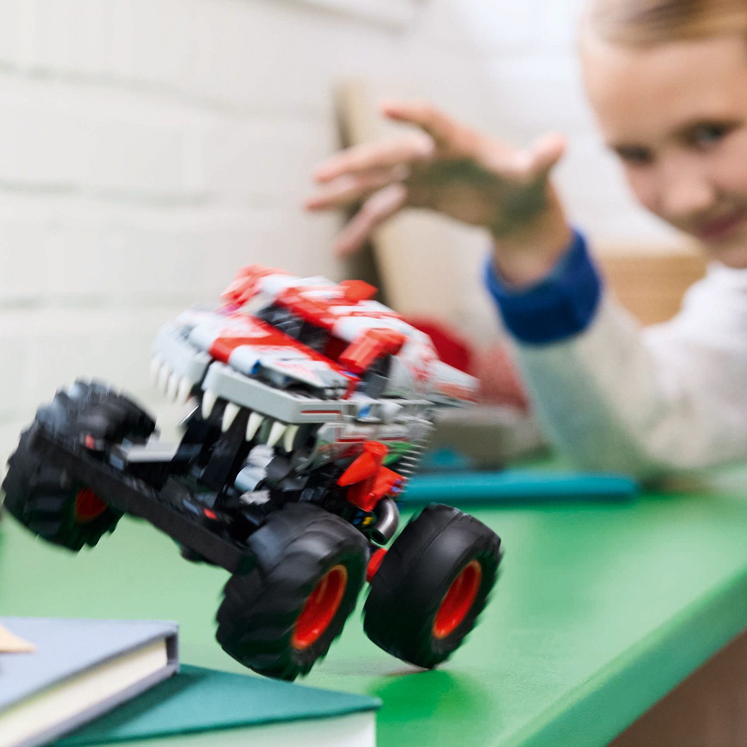 LEGO® Technic - Monster Jam™ ThunderROARus™ cu motor cu arc 42200