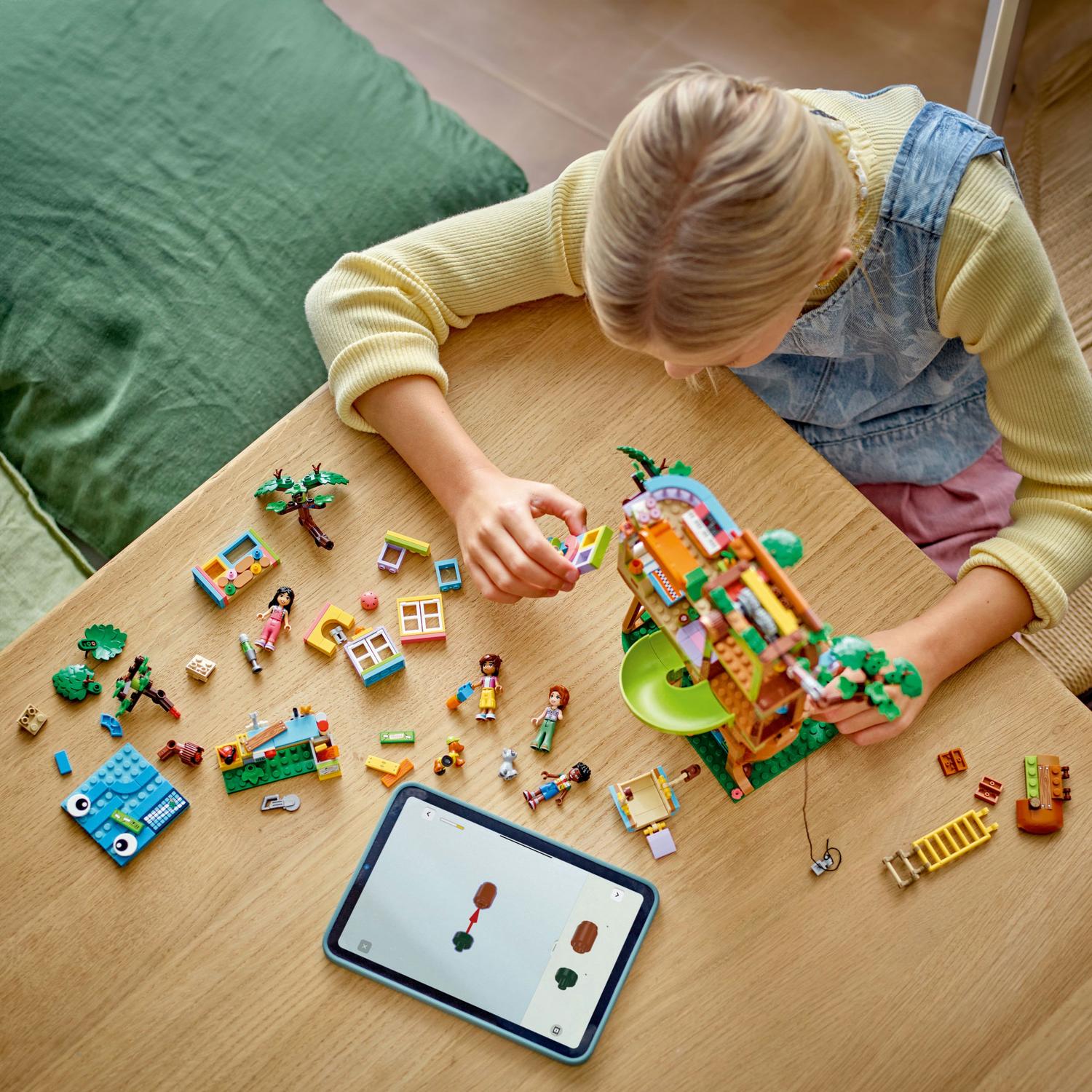 LEGO® Friends - Momente cu prietenii la casa din copac 42652, 701
