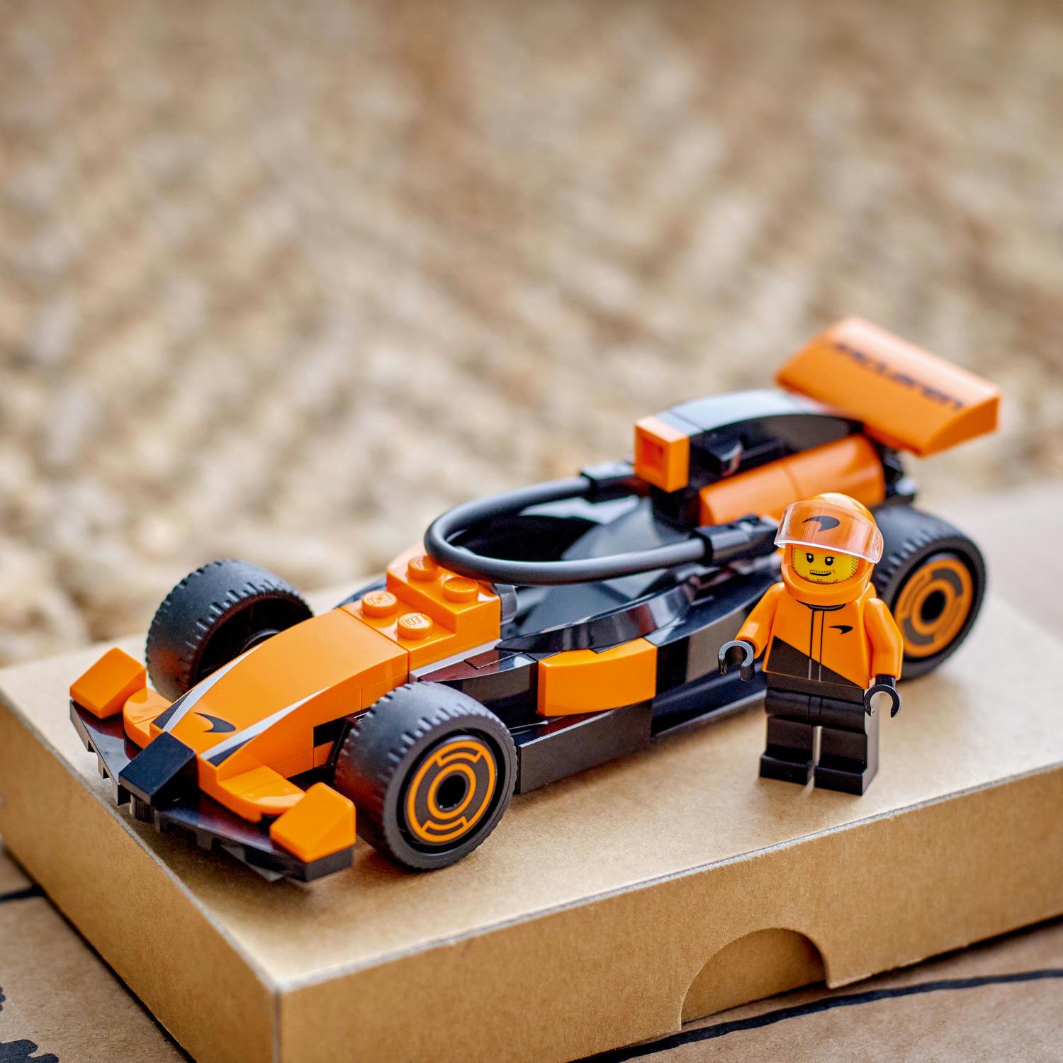 LEGO® City - Pilot F1® cu masina de curse McLaren 60442, 86 piese
