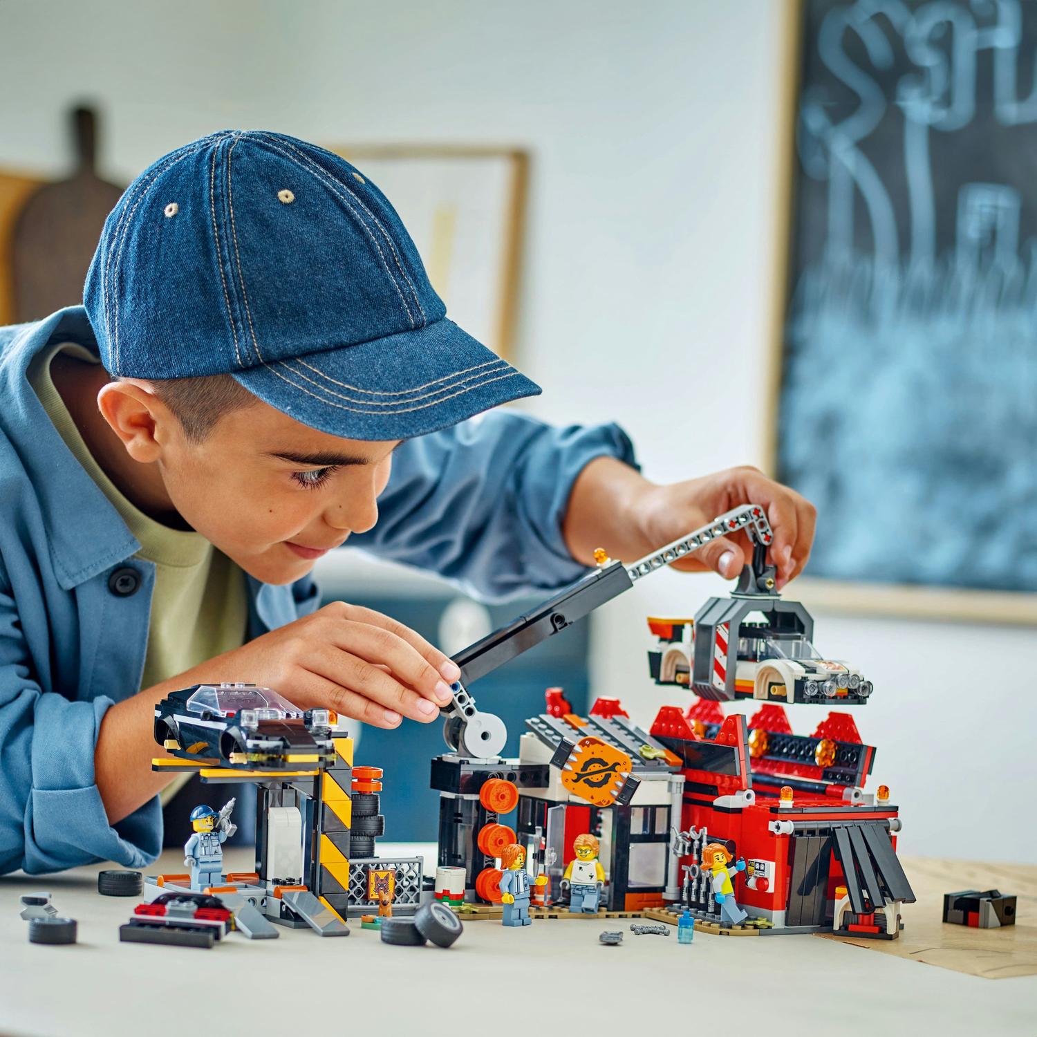 LEGO® City - Old Car Graveyard 60472, 871 части - eMAG.bg