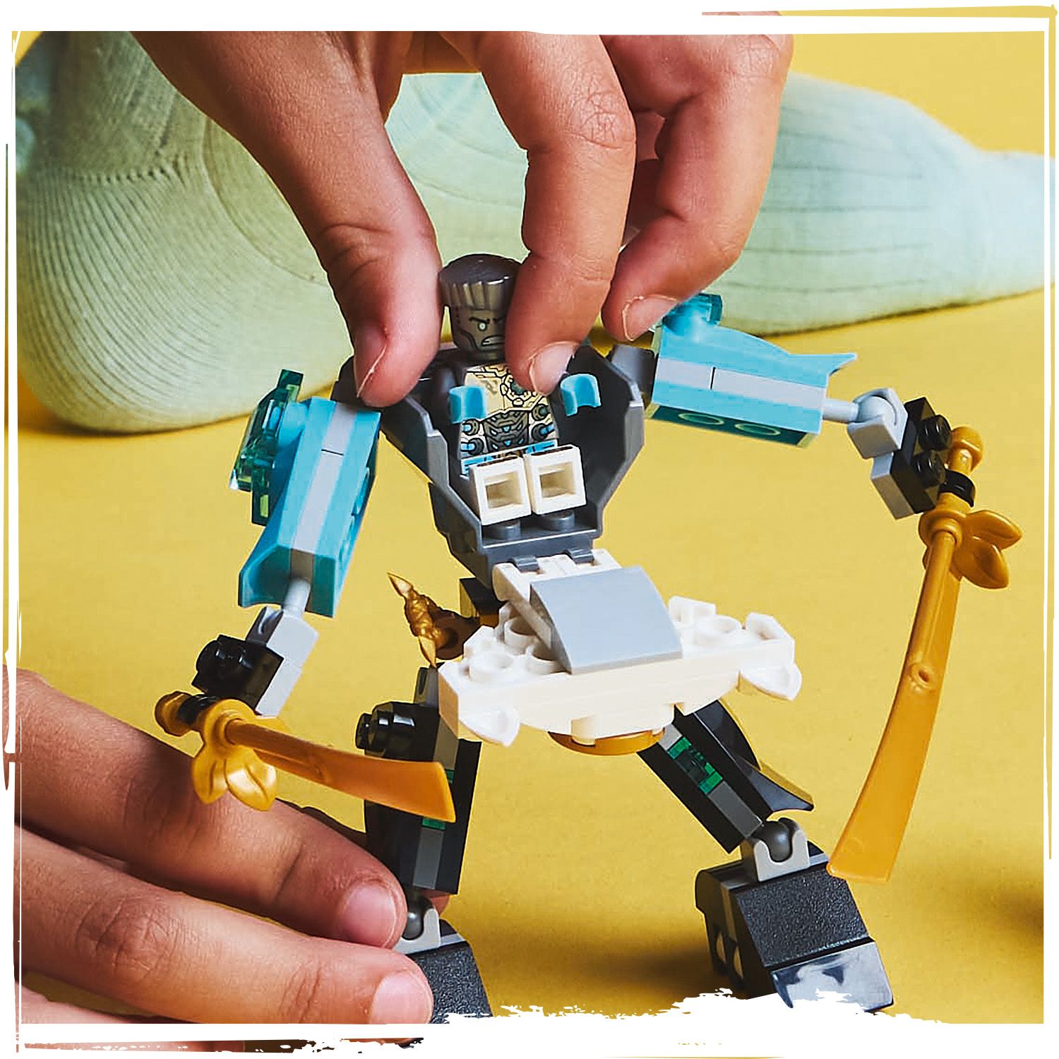 Set de constructie LEGO® NINJAGO® - Costumul robot de lupta al lui