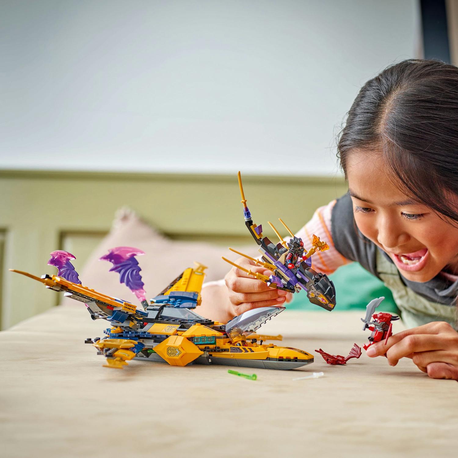 LEGO® Ninjago™ - Superavionul cu reactie al lui Ras si Arin 71833