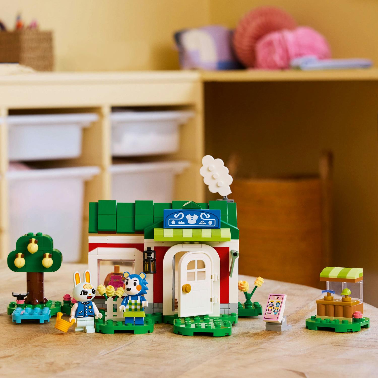 LEGO® Animal Crossing™ - Magazinul de haine detinut de Able