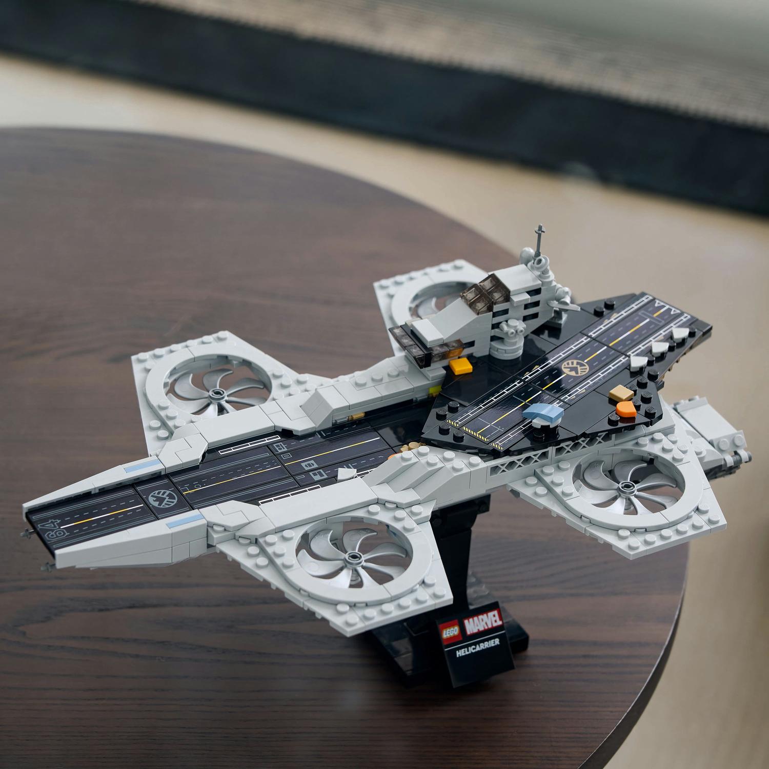 LEGO® Marvel - Elicopter de transport al Razbunatorilor 76295, 509