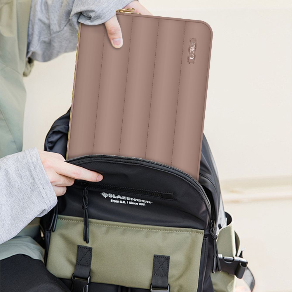 Set husa laptop 13/14 inch si husa pentru accesorii TECH-PROTECT Puffy Walnut