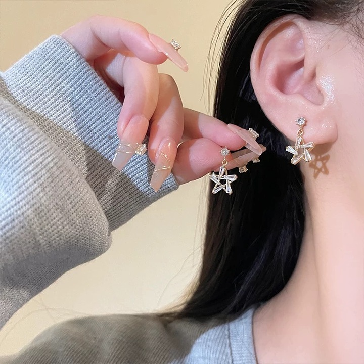 Обеци с петолъчка с цирконии, Позлатени, Дължина на висулката 19 мм, Диаметър на циркония 4 мм, Ширина на петолъчката 12 мм