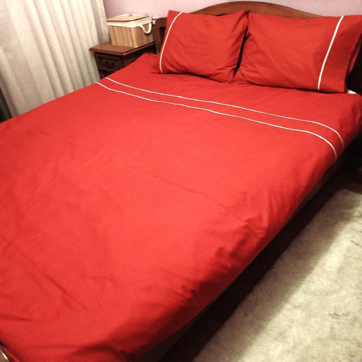 Комплект спално бельо за допълнително легло king size, Casa Bucuriei, модел paspoal, 6 части, червено/бяло, 100% памук, чаршаф 280/300 см, плик за завивка 220/240 см
