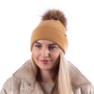 Női kalapok és sapkák