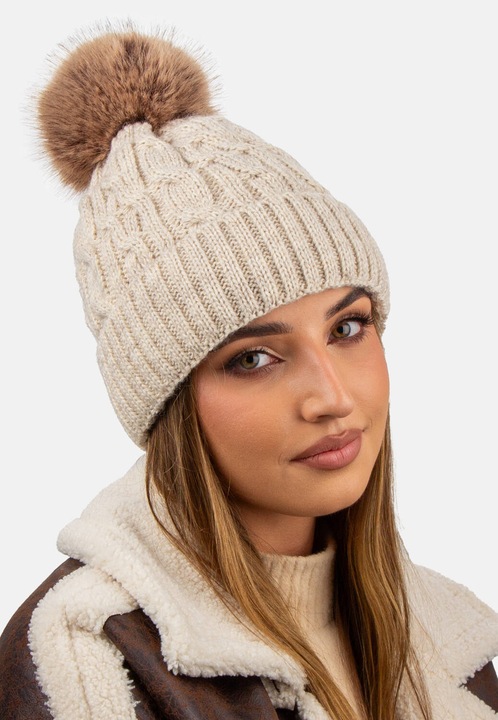 Női sapka pomponnal, Polár béléssel, Tökéletes sétákhoz vagy téli tevékenységekhez, 16069, 85% akril, 15% poliészter, Logóval, One-Size, Bézs