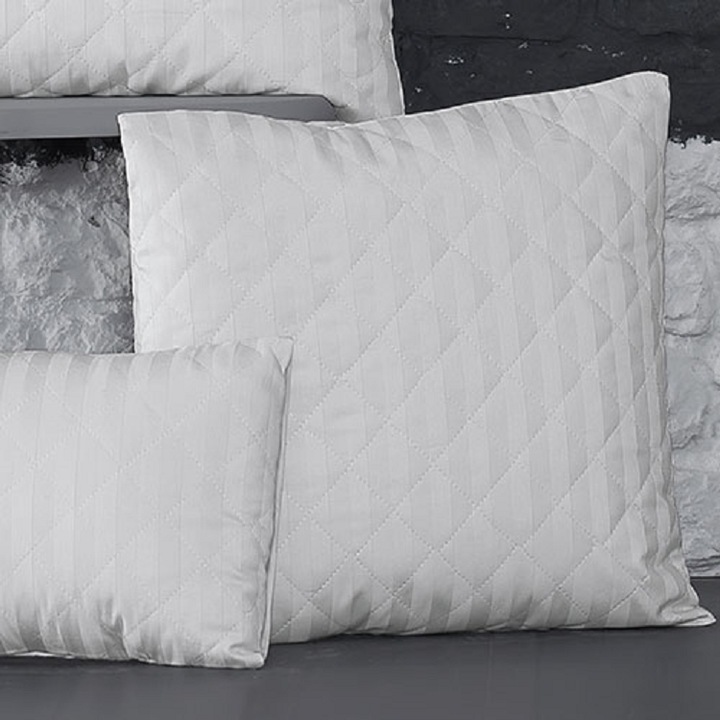 Steppelt párna, 40x40 cm, levehető mikroperkális előlappal, csomósodásgátló töltelék 250 gr, 95°C-on mosható