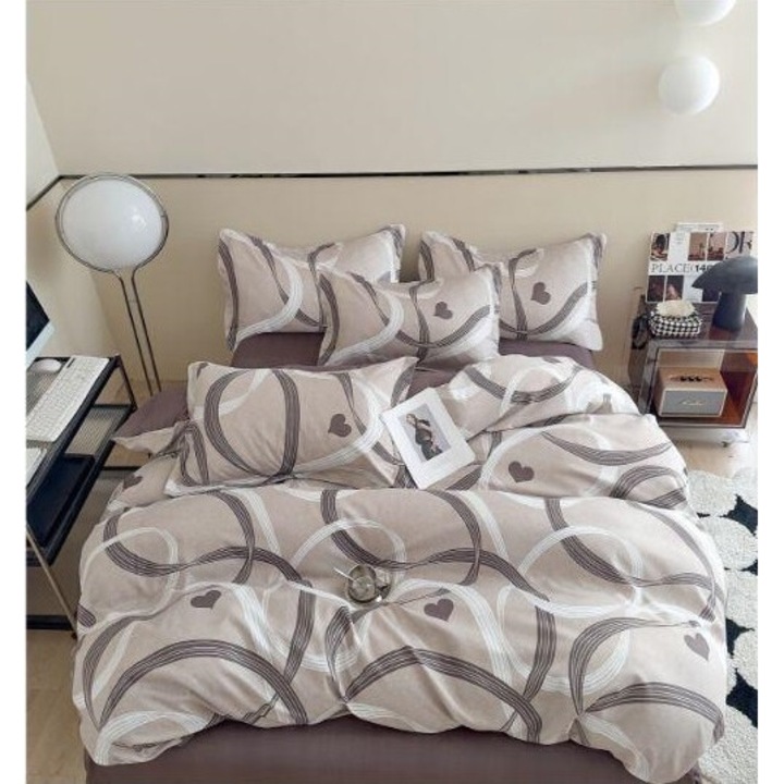 Set Lenjerie Eleganta CHIRASO, pentru pat dublu, din bumbac finet, 6 piese: Cearceaf de pat 240 x 250 cm, Cearceaf pilota 200 x 230 cm, 2 fete de perna 70 x 70 cm, 2 fete de perna 55 x 75 cm, cu imprimeu valuri, bej-alb-grej inchis